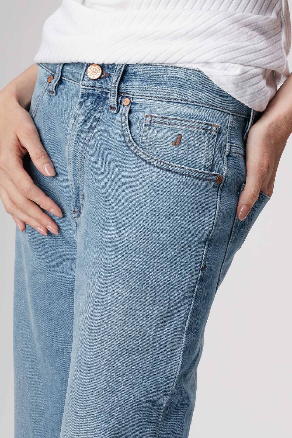 ﻿Jeckerson Jasmine - Pantalone 5 tasche palazzo in denim tri-blend In Vendita