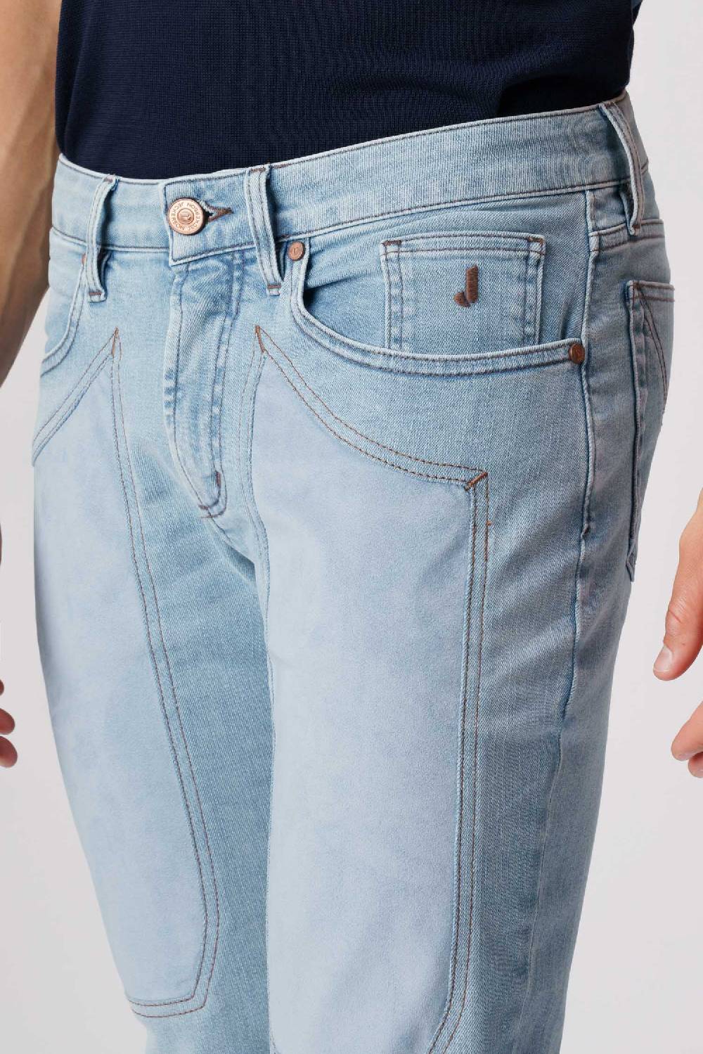 Jeckerson James - Pantalone 5 tasche con toppa in comfort denim blu chiaro Presa