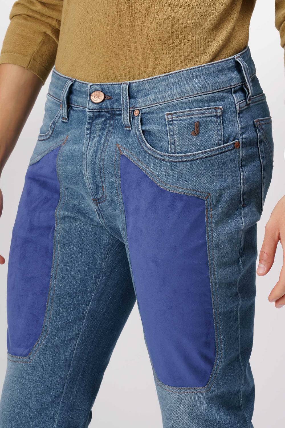 Jeckerson James - Pantalone 5 tasche con toppa in comfort denim blu medio Promozione
