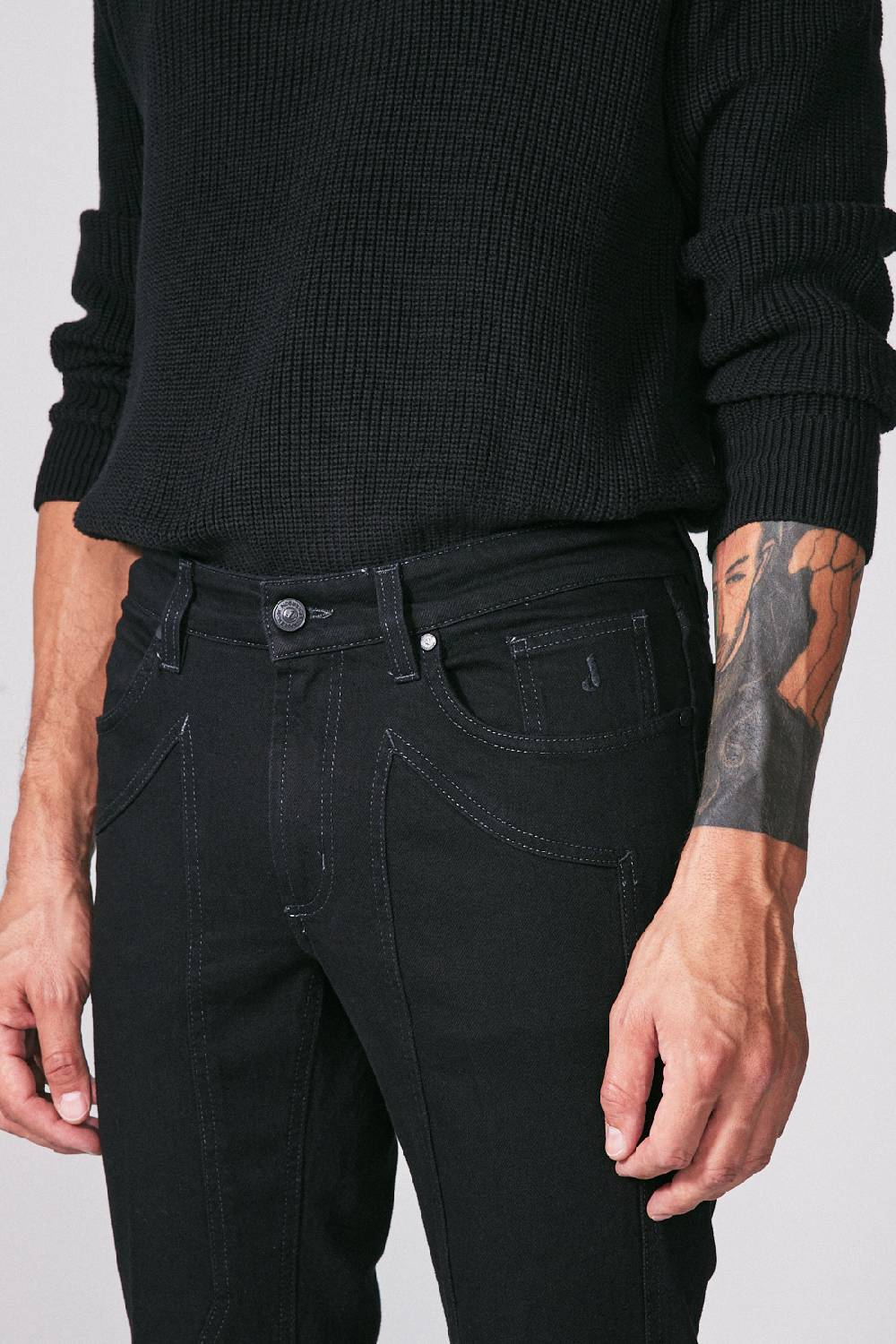 Jeckerson Pantalone 5 tasche in denim nero rinse con toppa in Alcantara® Offerte