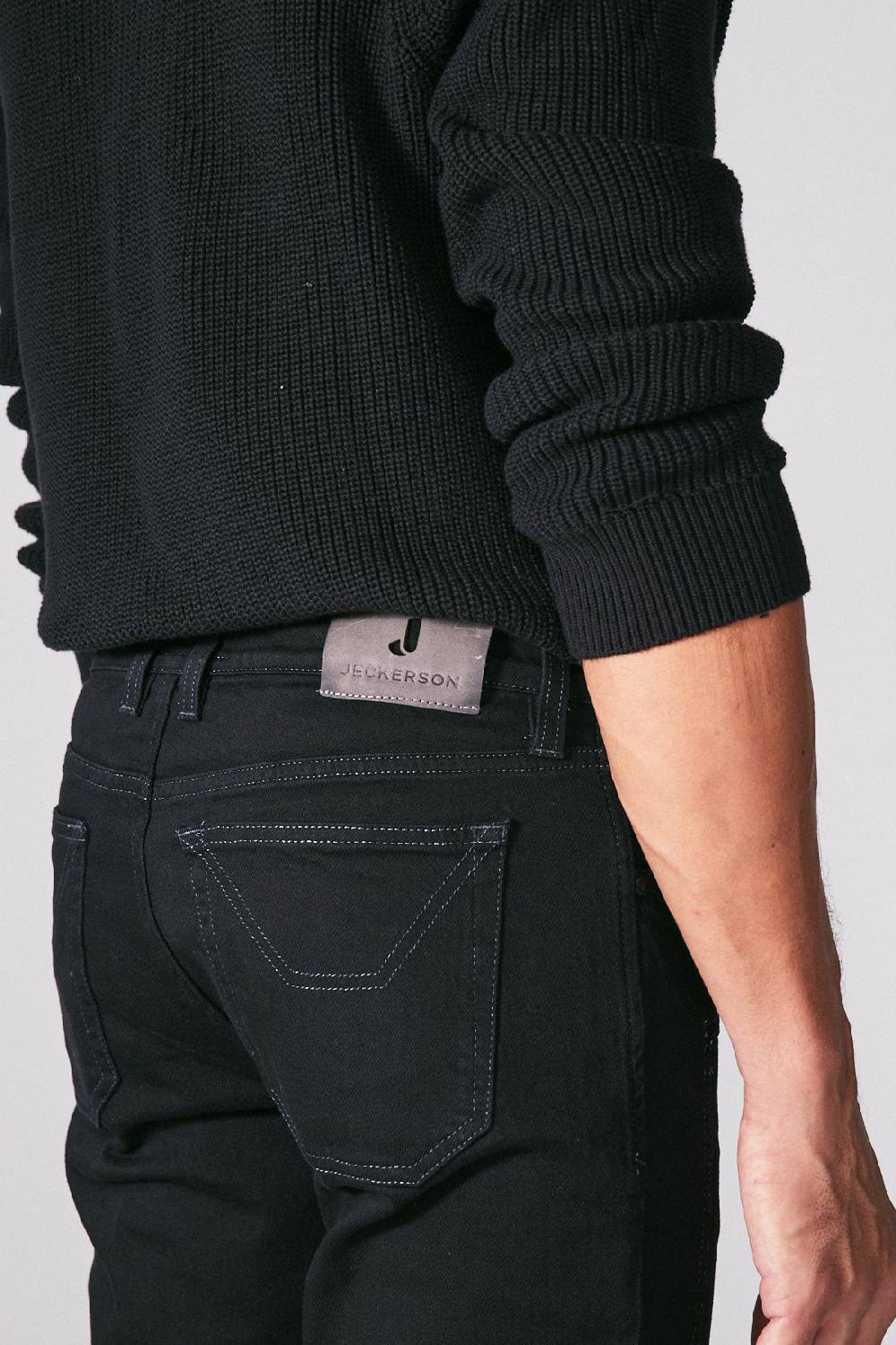 Jeckerson Pantalone 5 tasche in denim nero rinse con toppa in Alcantara® Offerte