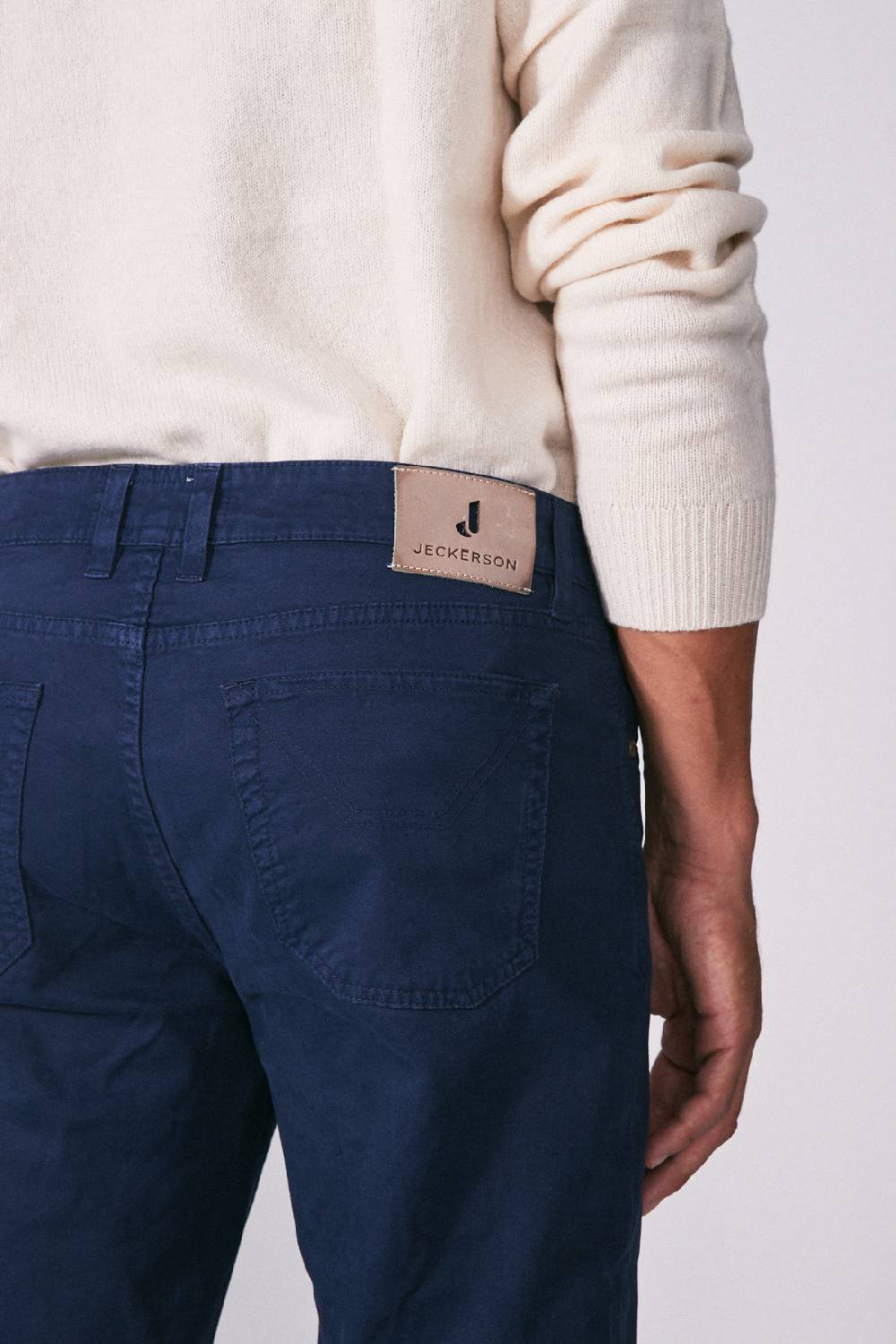 Jeckerson Pantalone slim in gabardina stretch In Saldo