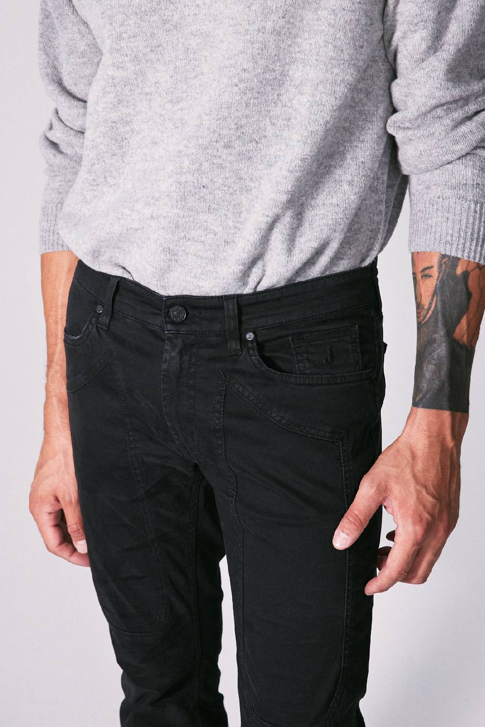 Jeckerson Pantalone slim fit in raso stretch con toppa Moda
