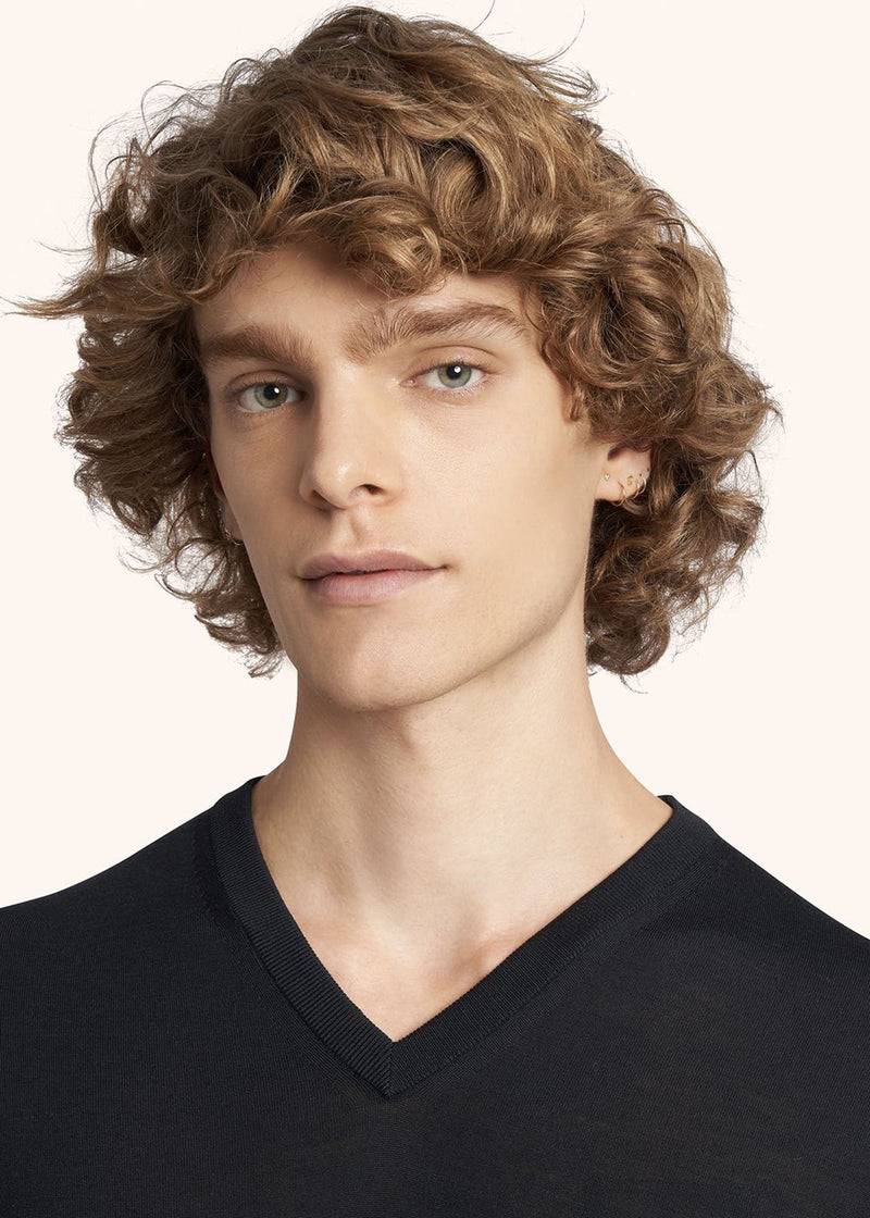 Kiton MAGLIA SCOLLO V LANA UK865K5 Comprane uno, ottenene uno gratis