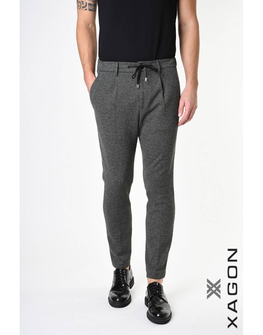 La haine inside us PANTALONE 1PCHIPA Nero Offerta