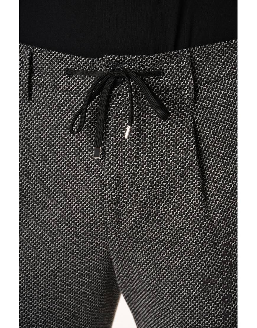 La haine inside us PANTALONE 1PCHIPA Nero Offerta