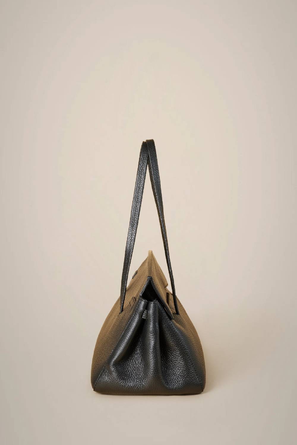 Liviana Conti HAND BAG CON PATTINA W4AA4WA05Y69-0.NR In Vendita