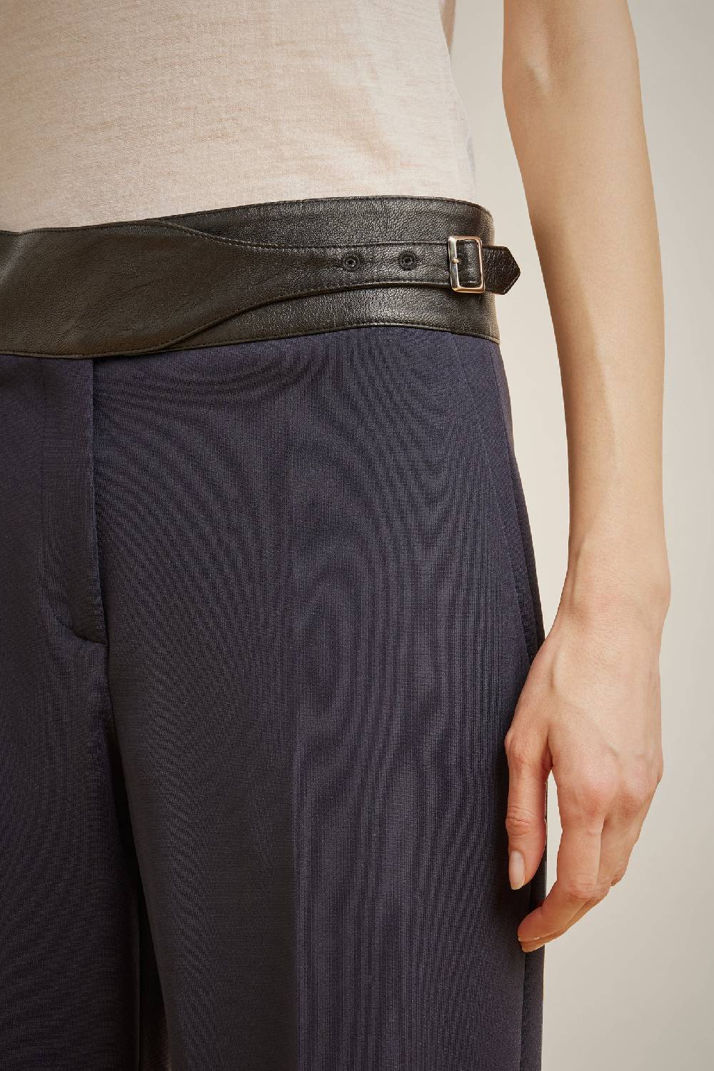 Liviana Conti PANTALONE CINTURINO IN VITA W4LL4WN72N08-0.38 Fino al 50% di sconto