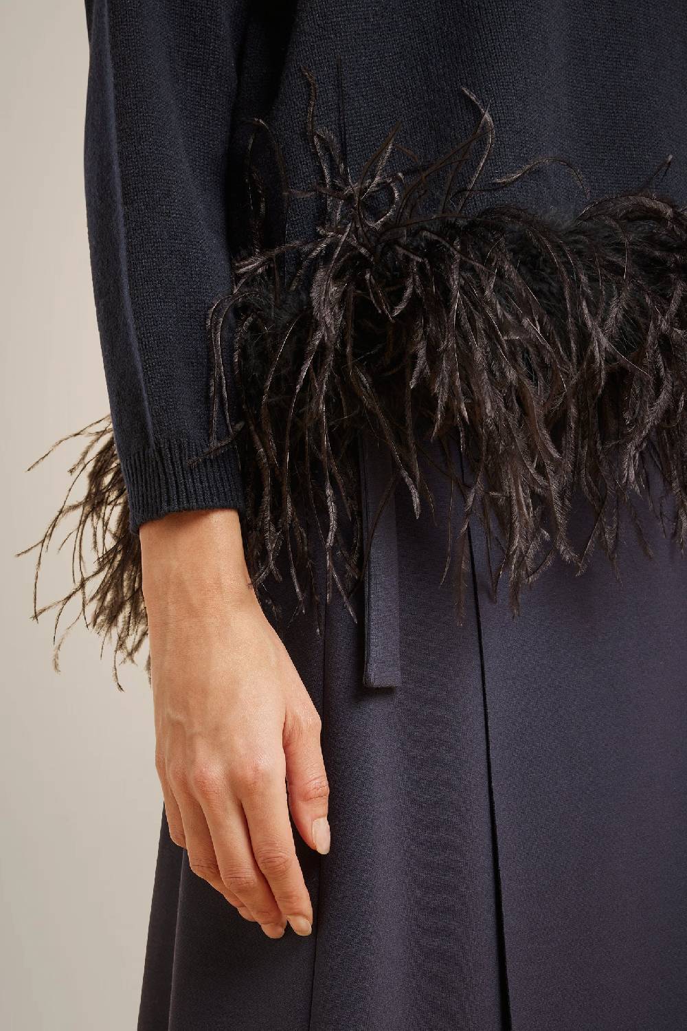 Liviana Conti MAGLIA CON PIUME IN CASHMERE RICICLATO W4LL4WC49N08-0.XS 50% di sconto con spedizione gratuita