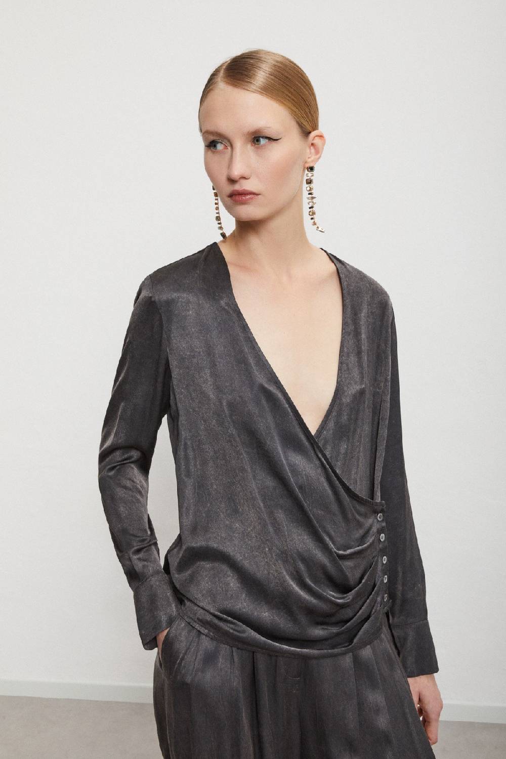 ottod'Ame Viscose blouse with V-neck and side buttoning Ultimo giorno