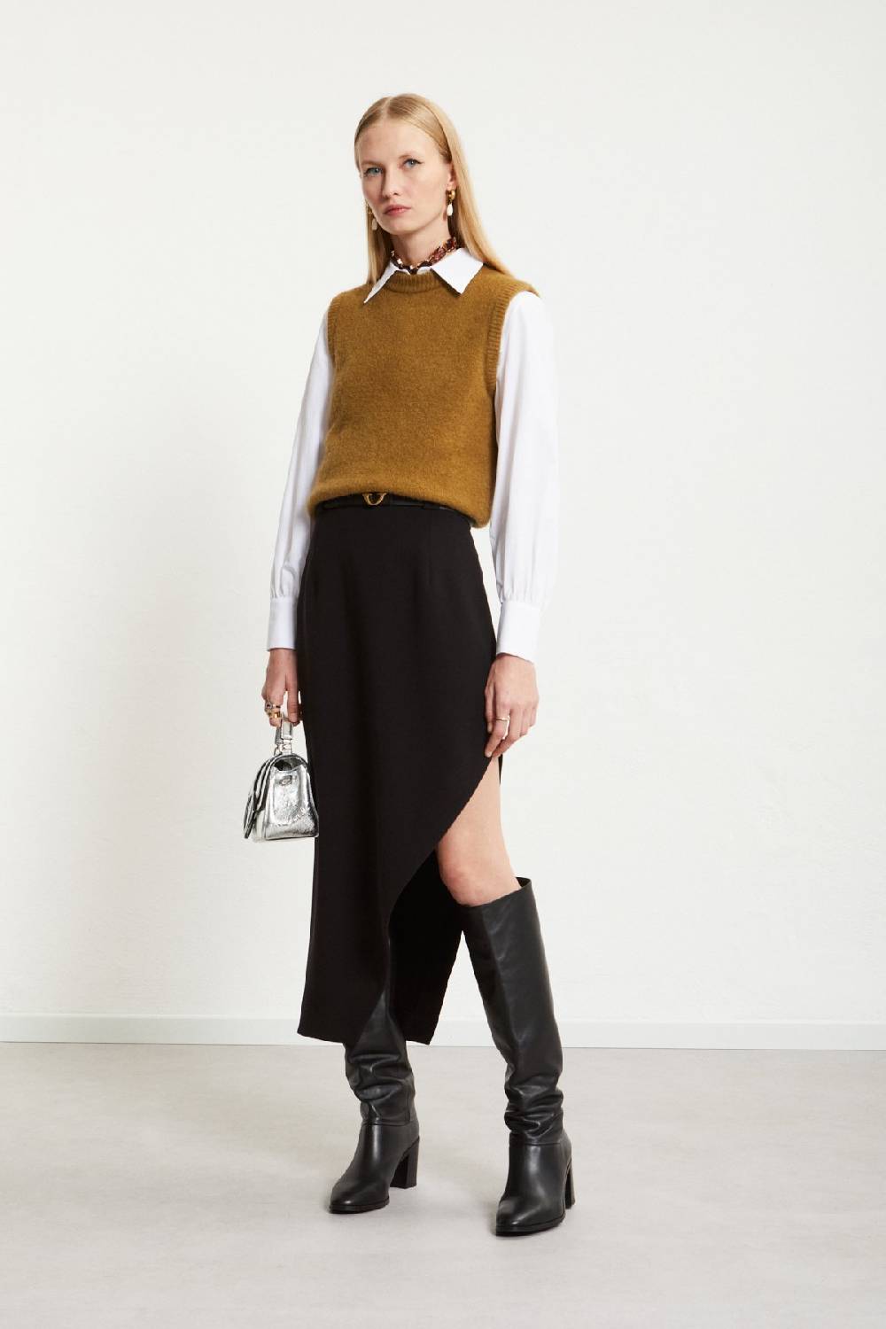 ottod'Ame Vest with rounded neck