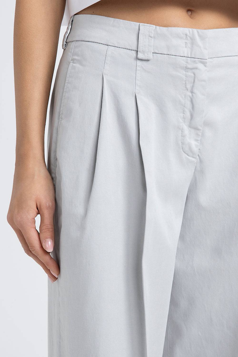 Peserico Pantalone con pieghe in gabardina di cotone seta e tencel Novità