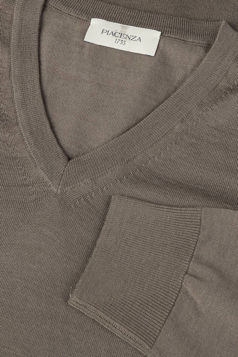 Piacenza 1733 Scollo V lana merino super fine nocciola Spedizione Gratuita