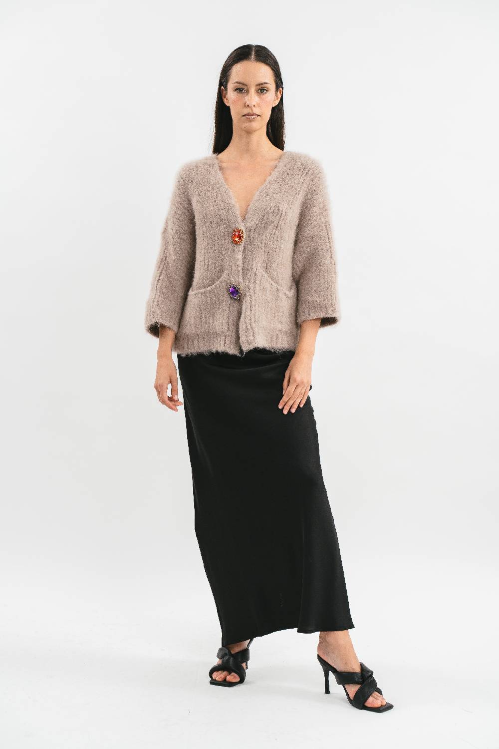 Pink Memories Cardigan over in alpaca con tasche e spille gioiello Pezzi Unici