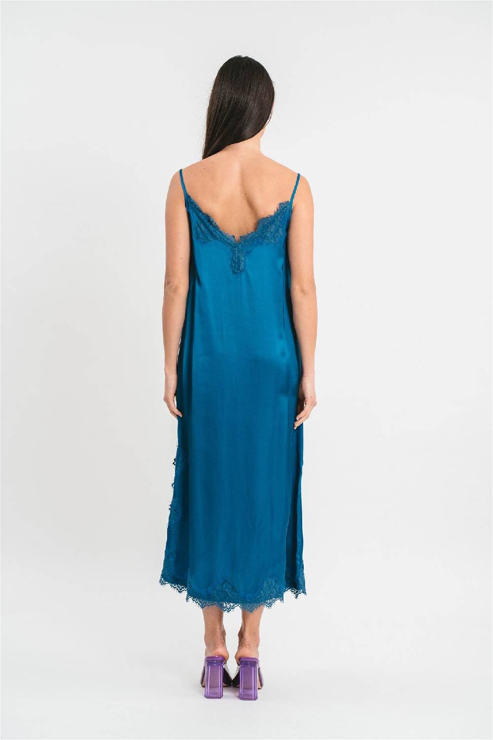 Pink Memories Slip dress con spacco laterale e pizzo Novità