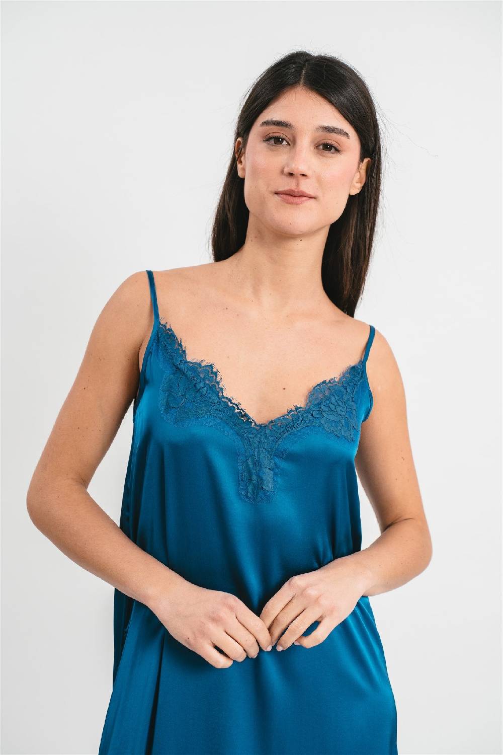 Pink Memories Slip dress con spacco laterale e pizzo Novità