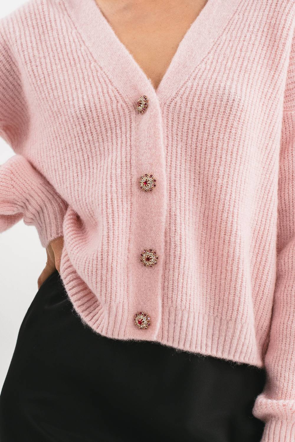 Pink Memories Cardigan crop con bottoni gioiello ACQUISTA ORA