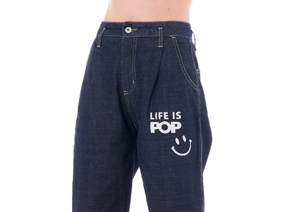 Pop84 Jeans con frase "LIFE IS POP" Promozione