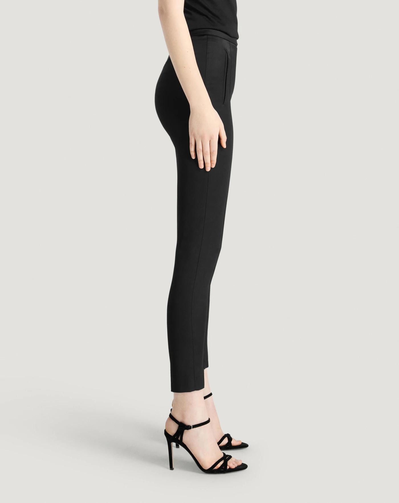 Pt Torino Pantaloni Frida in satin fluido Nuova