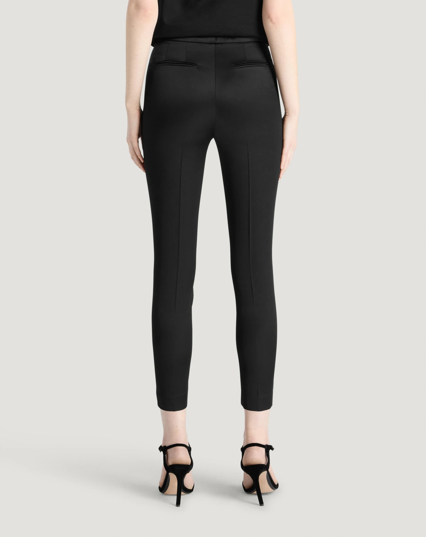 Pt Torino Pantaloni Frida in satin fluido Nuova