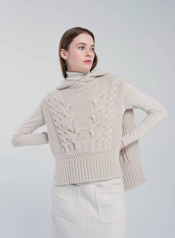Lorena Antoniazzi GILET IN MAGLIA A TRECCIA SCOLPITA Flash Sale