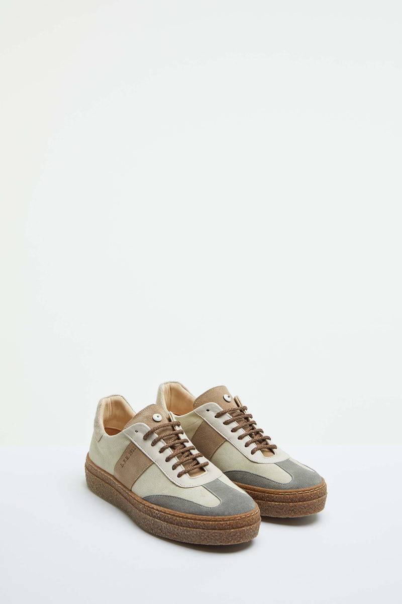 Lubiam Sneaker stringate bianco latte dettagli in contrasto Sneaker stringate bianco latte dettagli in contrasto Offerta esclusiva