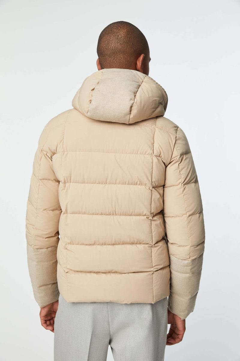 Lubiam Giubbino imbottito con cappuccio beige Giubbino imbottito con cappuccio beige Comprane uno, ottenene uno gratis