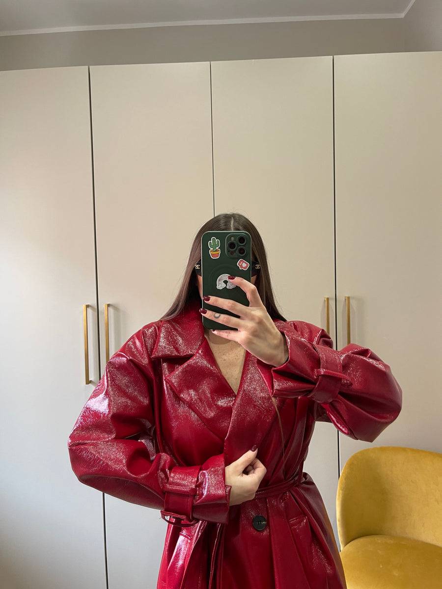 Lovely Sisters Trench in vinile rosso Offerta