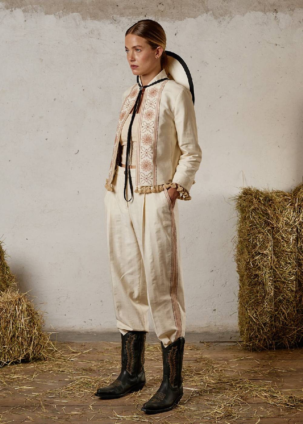 Luis Trenker Pantaloni dalla linea Carrot Fit con ricamo modello Luloretta