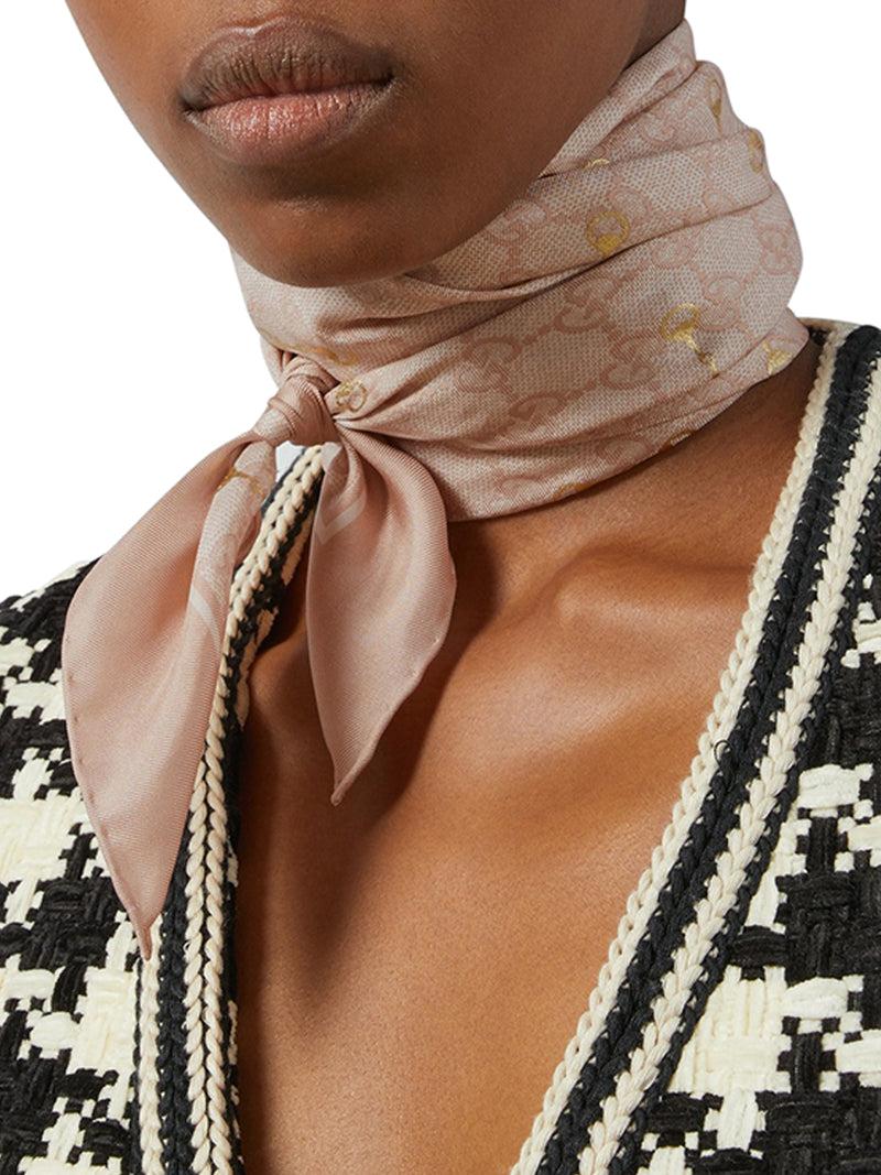 Suitnegozi CARRÉ IN SETA CON STAMPA GG E MORSETTO Offerte