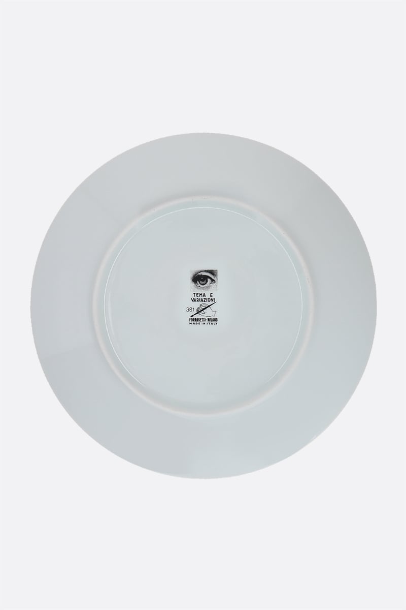 FORNASETTI piatto Tema e Variazioni N° 381 in porcellana Saldi Di Fabbrica
