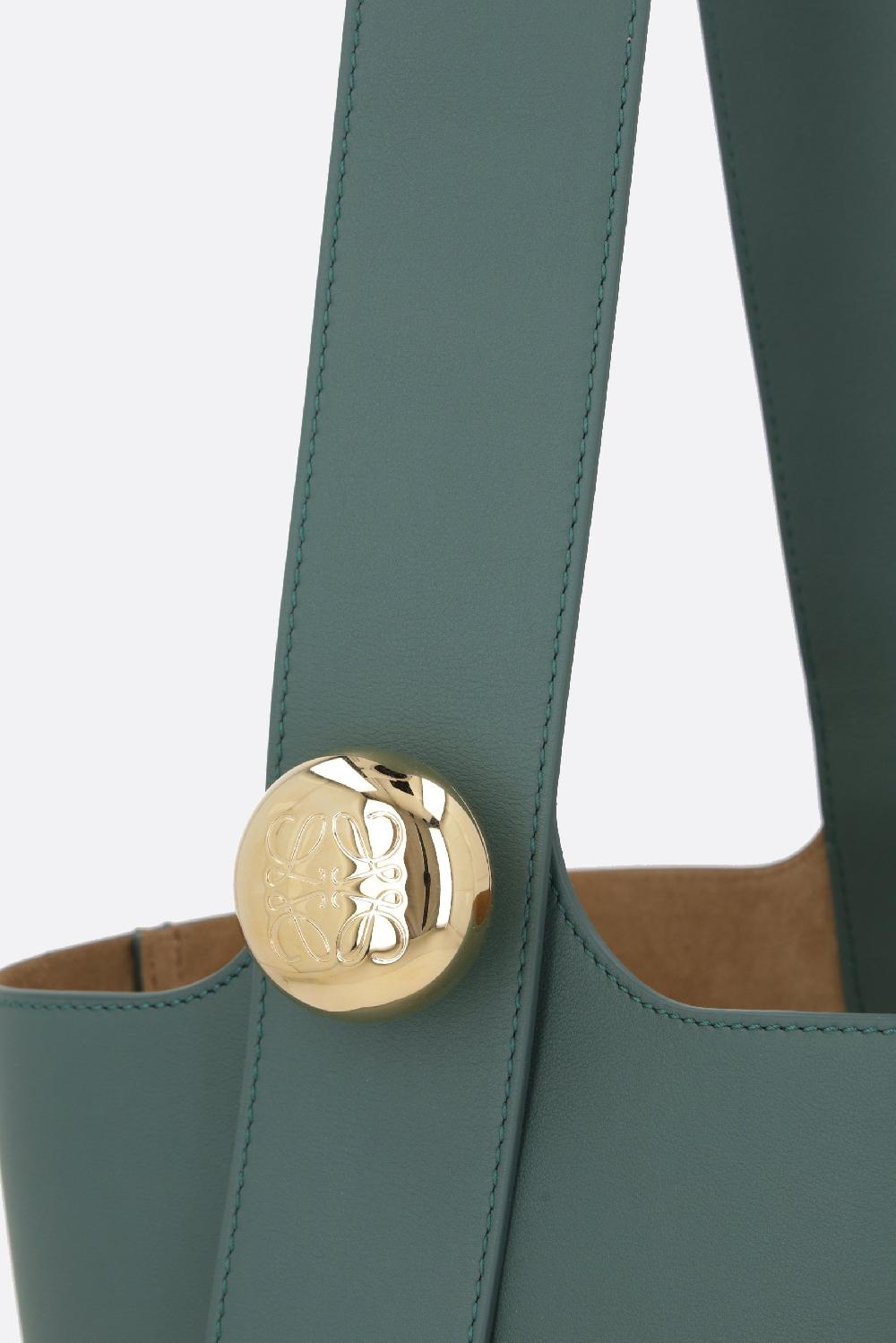 LOEWE borsa a secchiello Pebble media in pelle liscia Ultimi due giorni