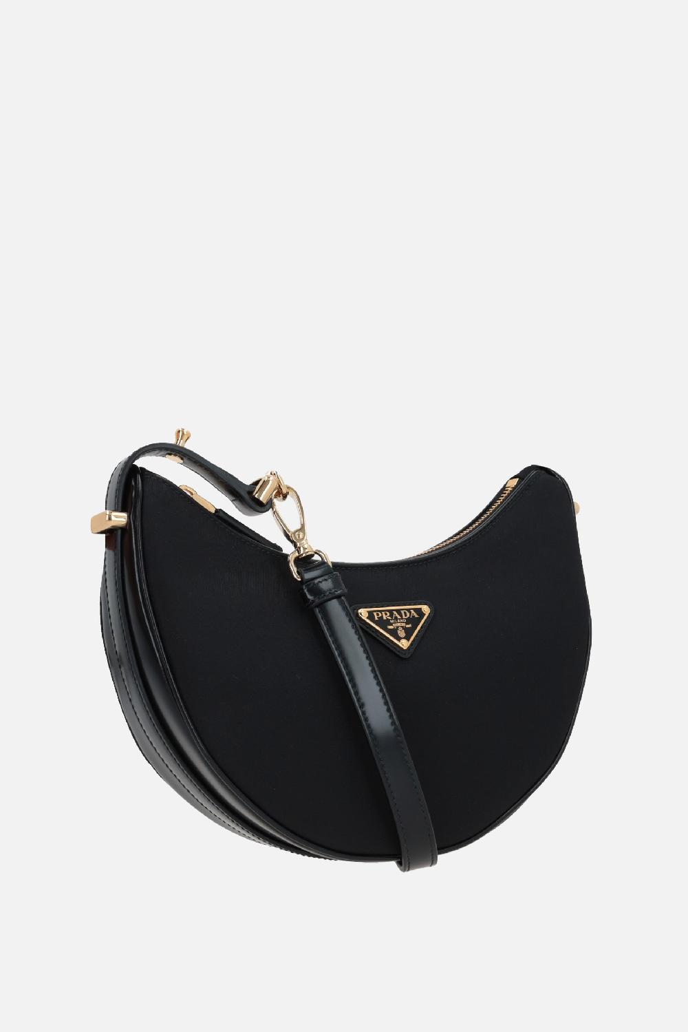 PRADA borsa a spalla Prada Arqué in Re-Nylon e pelle spazzolata Super sconto