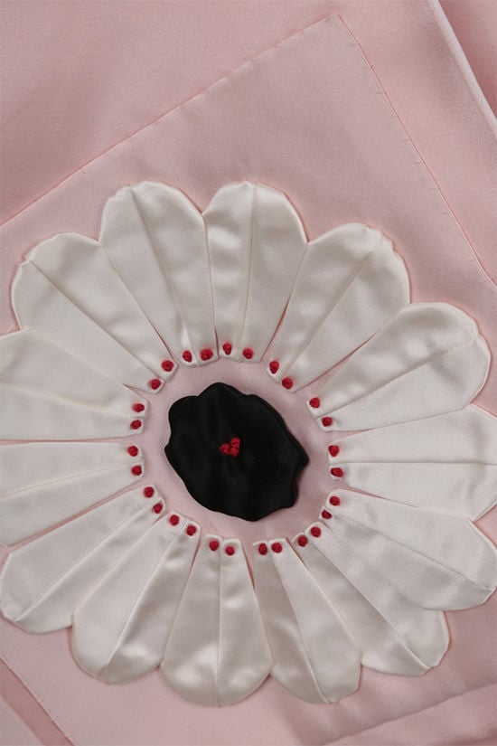 PRADA stola in raso di seta patch fiore Shopping online