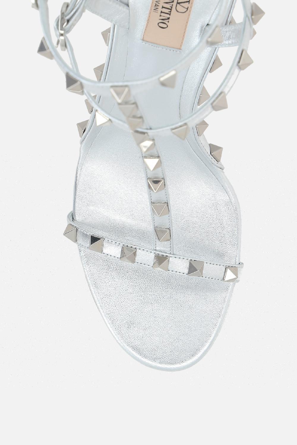 VALENTINO GARAVANI sandalo Rockstud in nappa laminata Novità