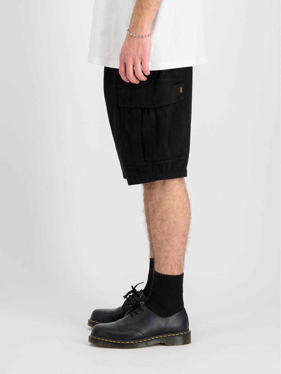 ALPHA INDUSTRIES Shorts Cargo con Pince in Twill di Cotone Nero Shopping online