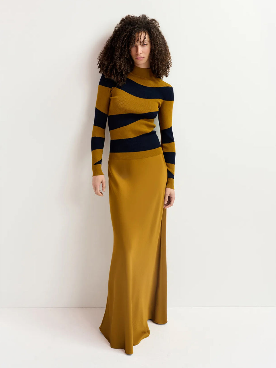 ESSENTIEL ANTWERP Gonna Lunga in Raso Bronzo Offerte