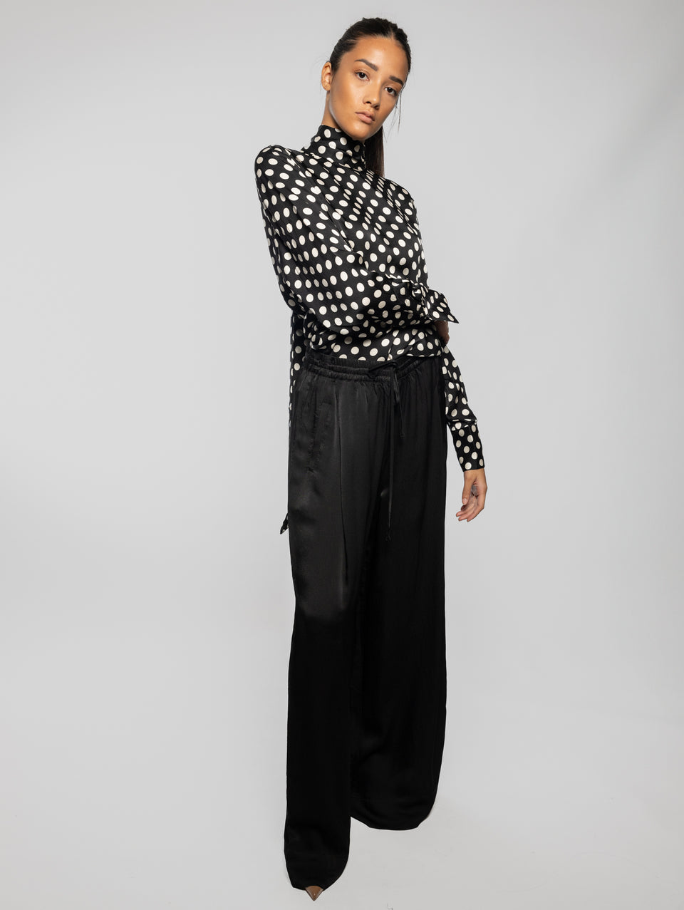 ESSENTIEL ANTWERP Pantaloni Ampi in Seersucker Nero Italia