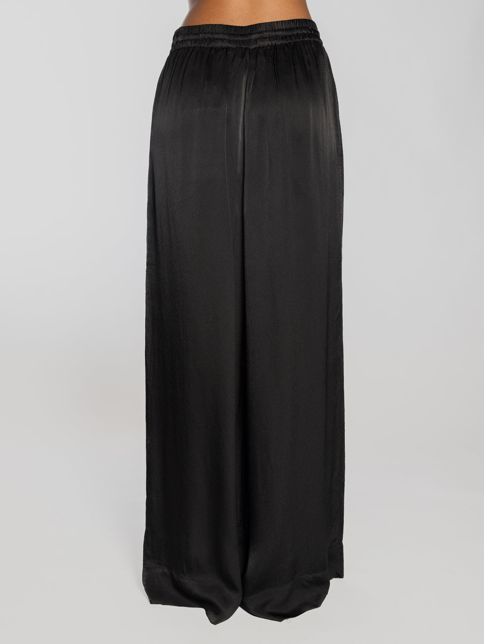 ESSENTIEL ANTWERP Pantaloni Ampi in Seersucker Nero Italia