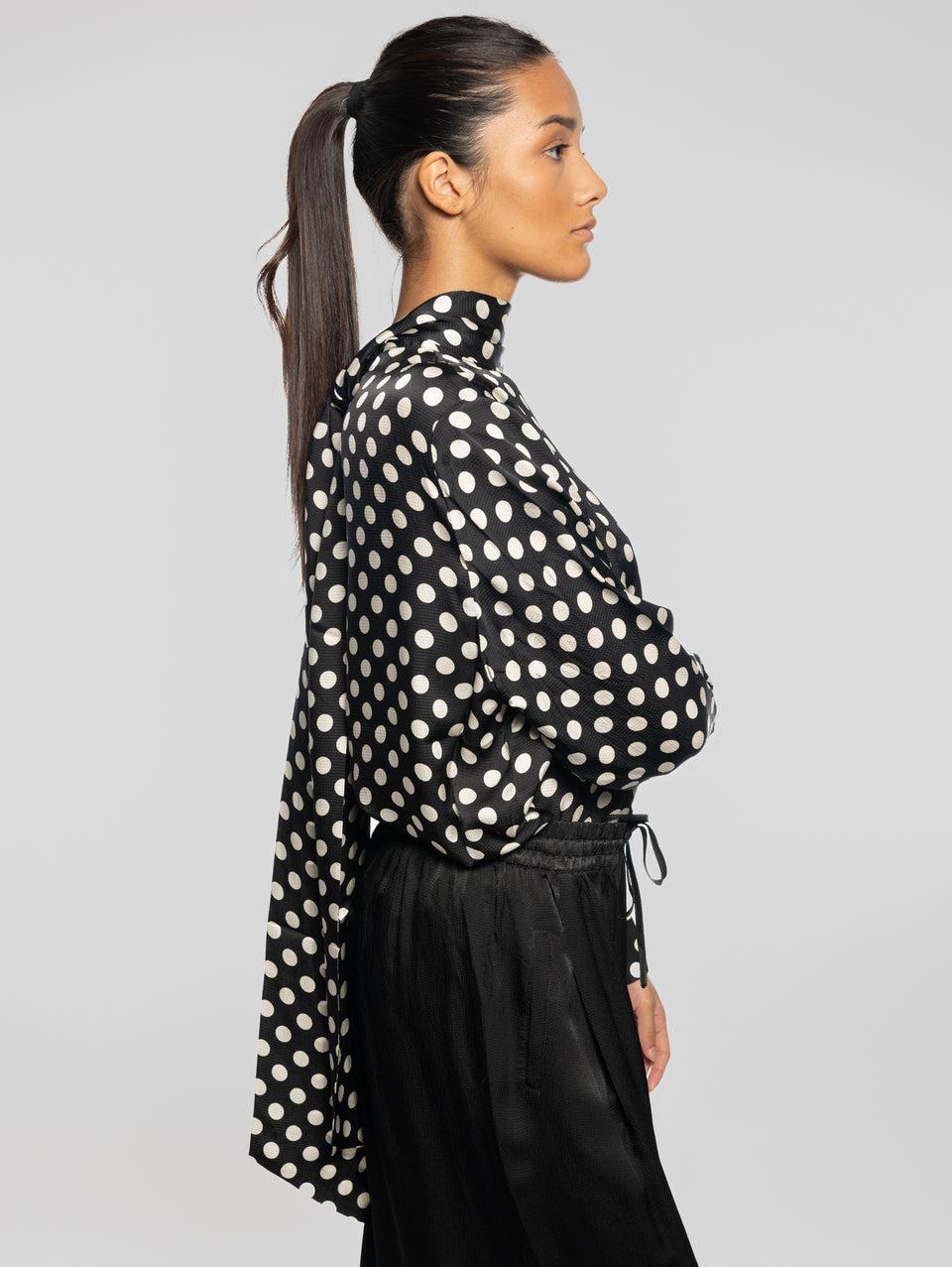 ESSENTIEL ANTWERP Top Maniche Lunghe a Pois Nero Prezzo di fabbrica