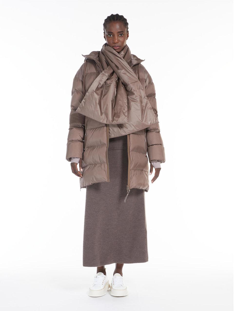 MAX MARA LEISURE Stola in Nylon con Imbottitura Luxepad Nocciola Sconto di tempo limitato