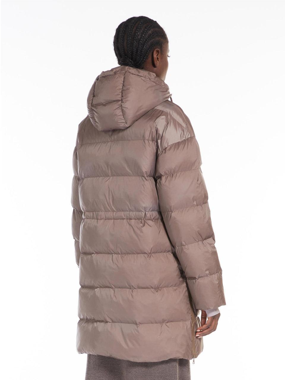 MAX MARA LEISURE Piumino in Tela di Nylon con Imbottitura in Luxepad Nocciola Offerta settimanale