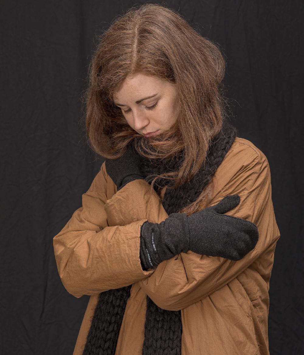 Album Di Famiglia art. 19W9318 GLOVES JP Offerte